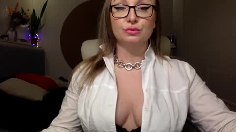 DOM MUMMY online show from December 23, 5:00 am