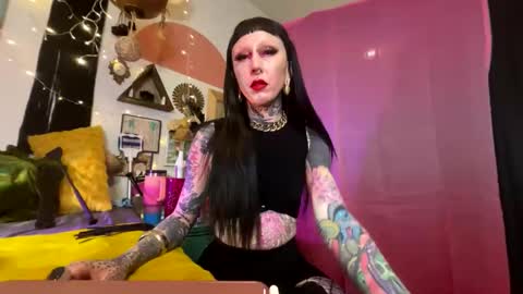 Snapshot of dominatrixmars chatting on February 8, 1:00 am Dominatrix Esther Mars online show from February 8, 1:00 am