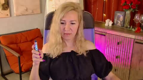 Donna online show from June 1, 7:37 pm
