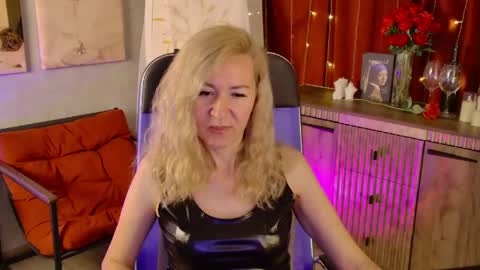 Donna online show from June 2, 7:48 pm