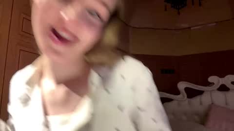 Anika online show from March 9, 1:25 pm