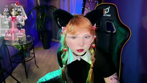Draculaura online show from May 20, 3:42 pm
