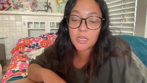 RIRI OR DREAMY online show from March 10, 7:07 pm