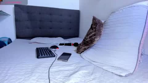 Dulce Maria online show from April 21, 1:42 am