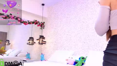 dulce_isabel_ online show from March 28, 3:06 am