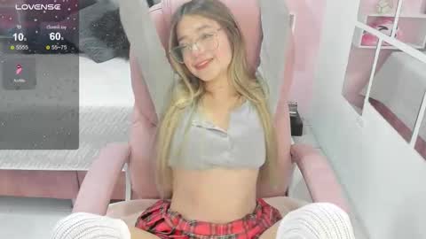 Snapshot of dulce_powl chatting on September 8, 7:02 pm Dulce  online show from September 8, 7:02 pm