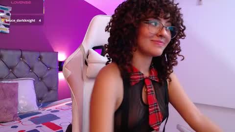 Snapshot of dulcee_gaby chatting on October 22, 12:43 pm dulcee_gaby online show from October 22, 12:43 pm