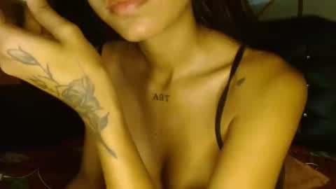 dulcelatina222 online show from October 16, 4:37 am