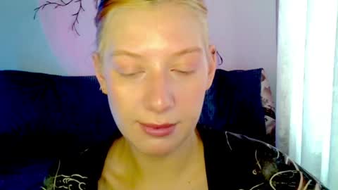 Lily online show from April 18, 7:33 am