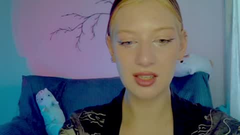 Lily online show from April 14, 8:36 am