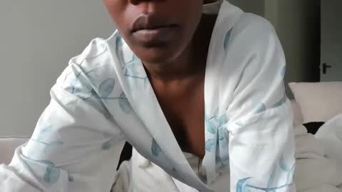Ebony online show from April 27, 5:04 am