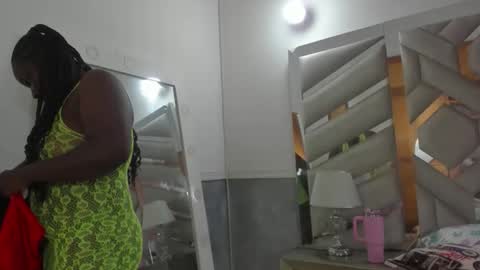 ebonysquirtcol online show from January 5, 8:23 pm