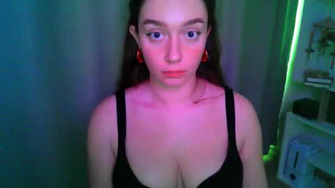 Snapshot of effie_balconii chatting on September 22, 3:21 pm effie_balconii online show from September 22, 3:21 pm