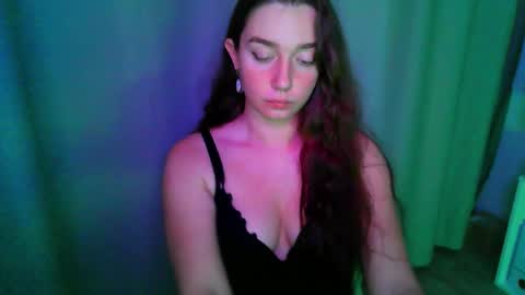 Snapshot of effie_balconii chatting on September 18, 4:27 pm effie_balconii online show from September 18, 4:27 pm
