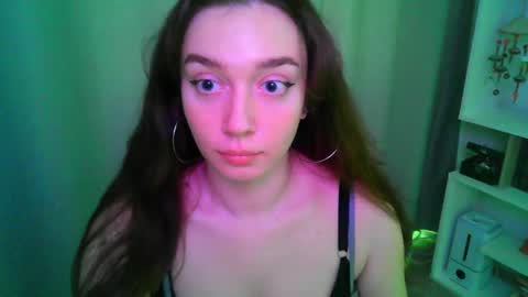 Snapshot of effie_balconii chatting on October 17, 11:24 am effie_balconii online show from October 17, 11:24 am