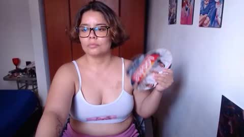 eimy_saenzz online show from November 22, 7:05 pm