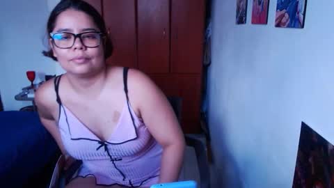 eimy_saenzz online show from November 15, 8:32 pm