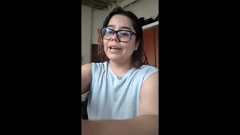 eimy_saenzz online show from April 10, 7:09 pm