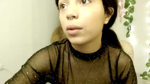 Snapshot of eiviiy1609 chatting on October 24, 2:24 pm eiviiy1609 online show from October 24, 2:24 pm