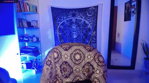 Ela  Help me reach 100 thumbs up online show from March 18, 3:00 am