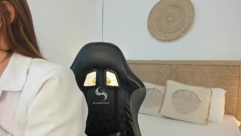 E L A I A online show from March 24, 12:21 pm