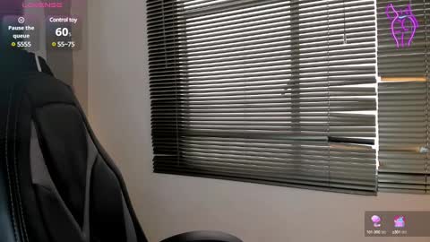 Snapshot of elaia_muller chatting on February 21, 1:11 pm Elaia online show from February 21, 1:11 pm