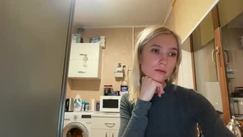 elarawhitmore online show from February 25, 7:01 pm