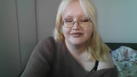 elayne_sweet online show from April 15, 8:37 am