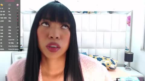 L A U R A online show from January 19, 7:37 pm