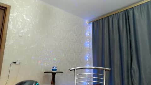 elenaza online show from November 9, 9:00 pm