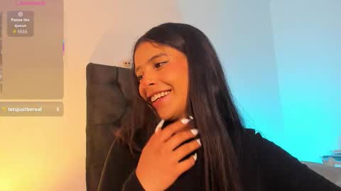Snapshot of elenna_salvatoree chatting on October 21, 12:09 pm Elena online show from October 21, 12:09 pm
