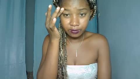 Snapshot of elia011 chatting on January 18, 12:36 pm elia011 online show from January 18, 12:36 pm