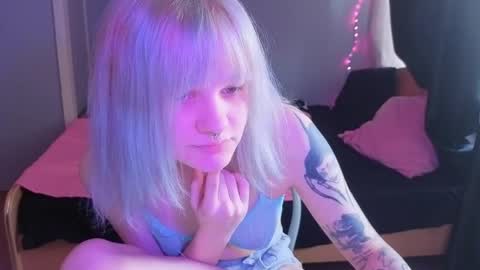 elieiza_xo online show from April 5, 9:19 am
