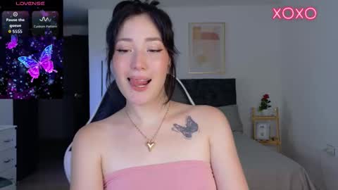 eliiih_ online show from October 31, 3:19 am