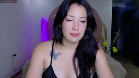 eliiih_ online show from April 7, 2:13 am