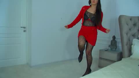 ElinaBellucci online show from February 20, 6:26 am