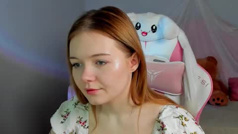 elinavale online show from March 11, 6:39 am