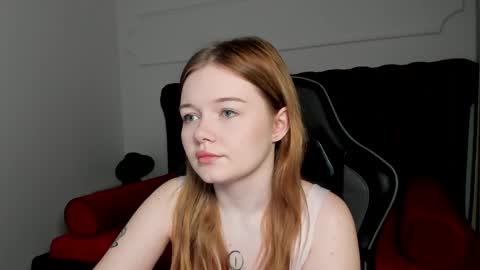 elinavale online show from April 19, 5:07 am