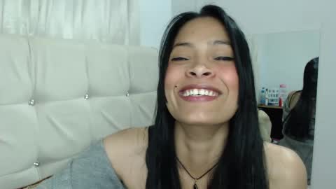 Snapshot of elisa_diaz_14 chatting on January 4, 3:40 am Elisa Diaz online show from January 4, 3:40 am