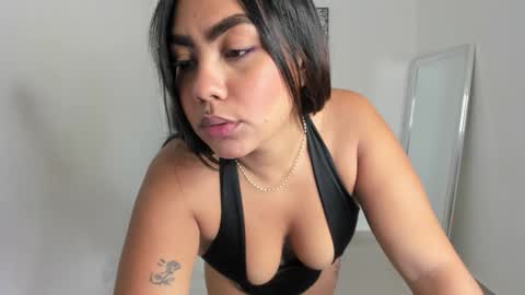 elise online show from March 19, 2:32 pm