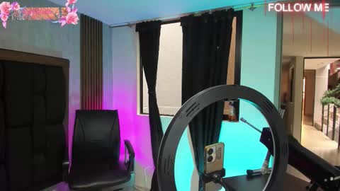 ELISE LEYTON online show from December 18, 7:07 pm