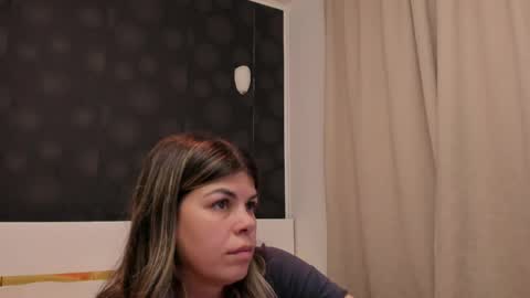 Elly online show from April 19, 6:10 pm