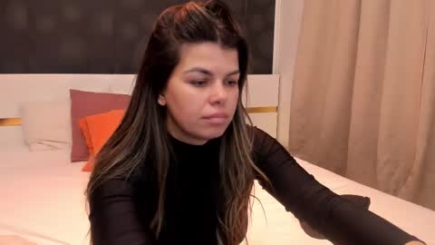 Elly online show from March 4, 7:31 pm