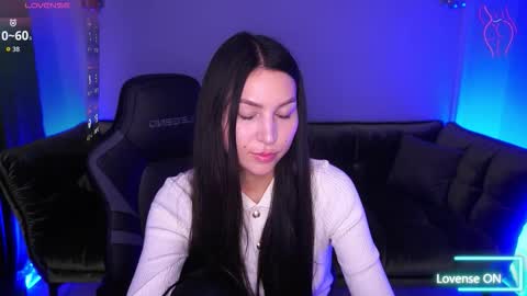 elisevelour online show from November 4, 1:49 pm