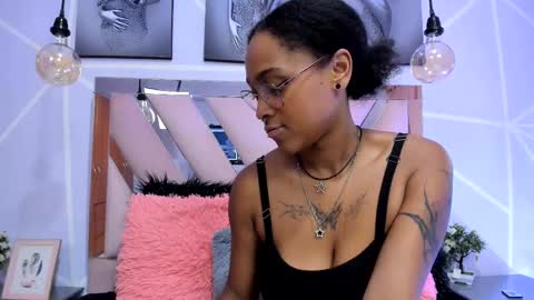 Snapshot of elit_noa chatting on February 11, 7:38 pm elit noa online show from February 11, 7:38 pm