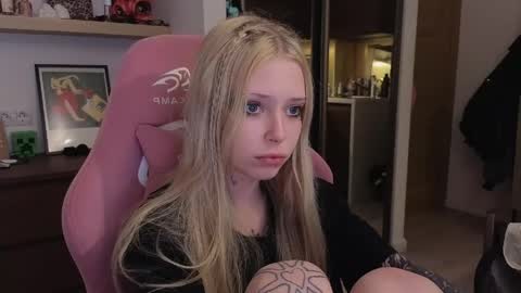 Elizabeth online show from April 6, 7:48 pm