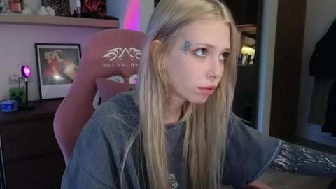 Elizabeth online show from March 16, 1:48 pm