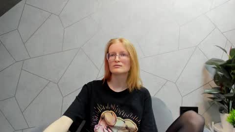 Snapshot of elizabeth_harpper chatting on February 13, 8:27 am Elizabeth online show from February 13, 8:27 am