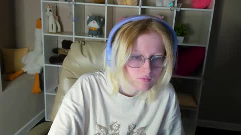 Elizabeth online show from December 15, 1:00 am