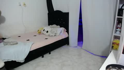  Elizabeth  online show from May 23, 2:21 am